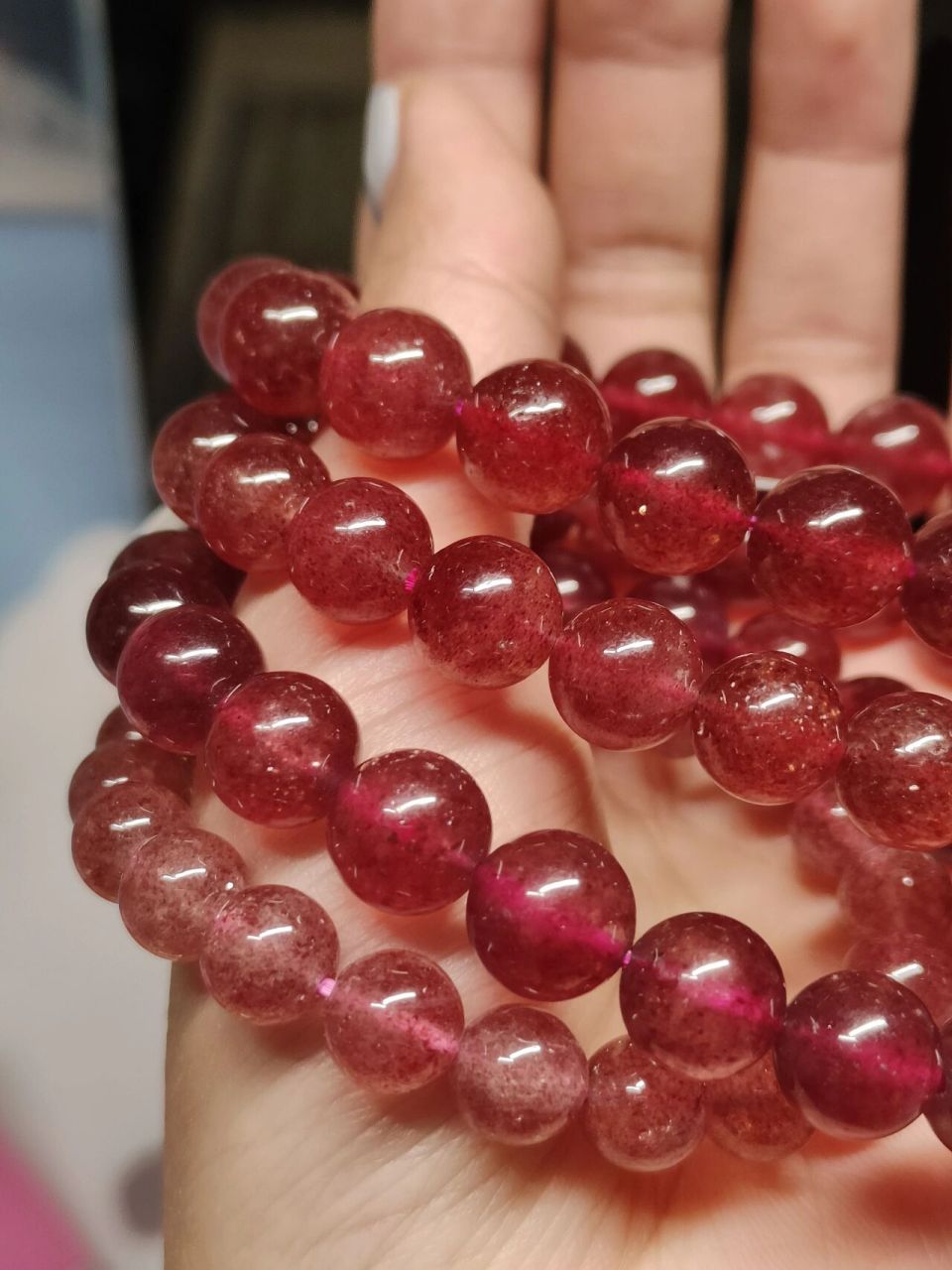 收藏级草莓晶疑似染色,不同价位鸽血红比较 最近想入一串品质好的草莓