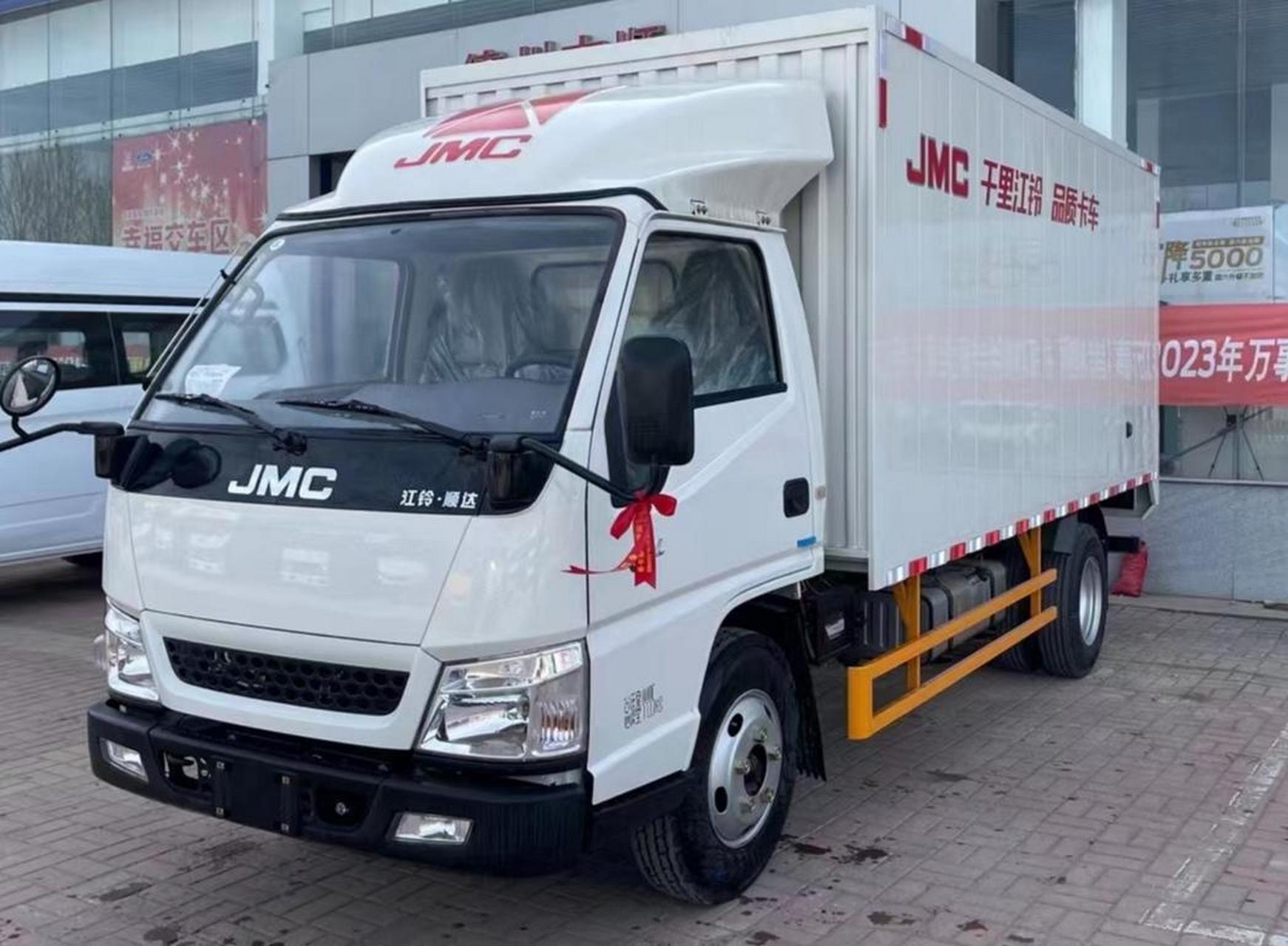 江铃顺达3.8米厢式货车 .德威2.0柴油国六发动机,650轮胎,4.