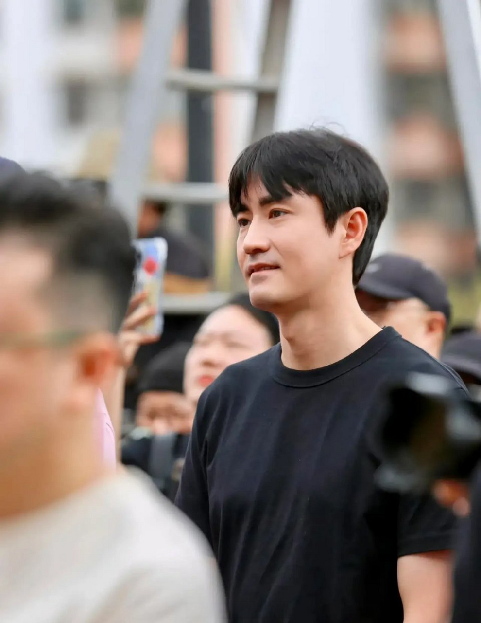 悬疑题材新剧《不可告人》今日在江门正式开机,欧豪在剧中饰演一位