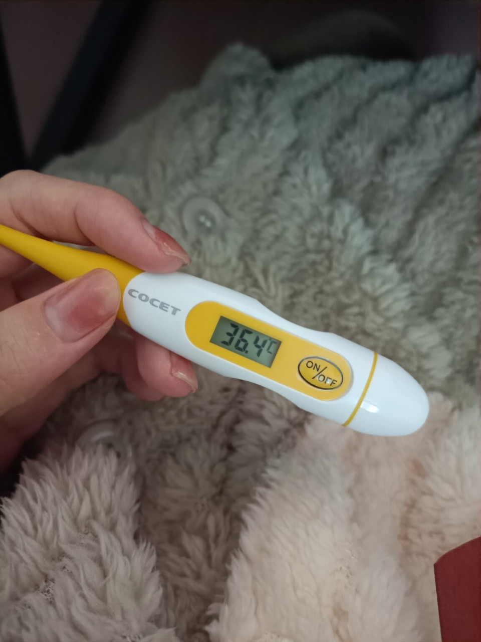 电子体温计怎么测才准? 都是放腋下 电子一分钟 36.4 水银6分钟 37.