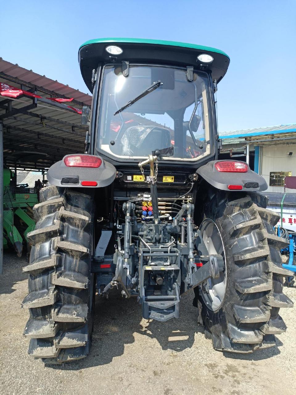 雷沃欧豹p1204拖拉机已到货!欢迎选购!