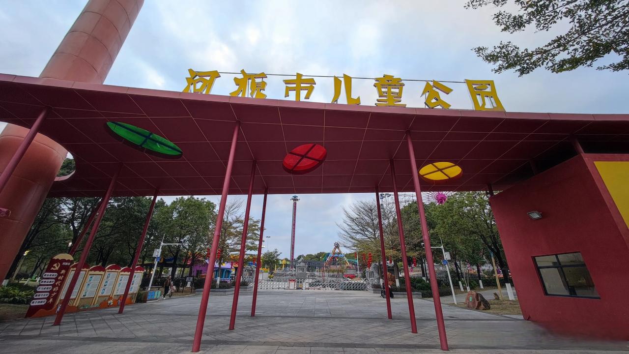 没有想到河源儿童公园里儿童游乐场居然停业升级改造快一个月了,其他