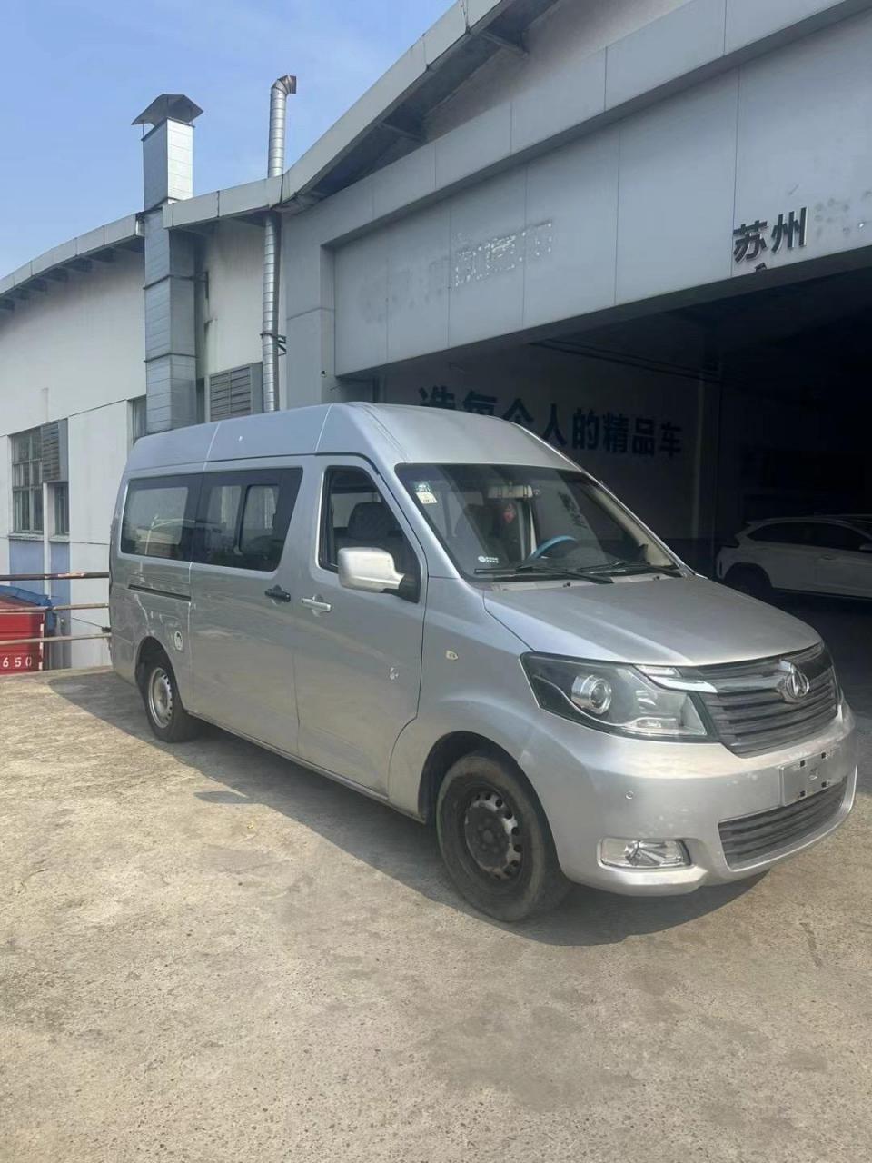 空间超大的汽油大面包,2017年3月长安睿行m90,加高加长后门双开,内长