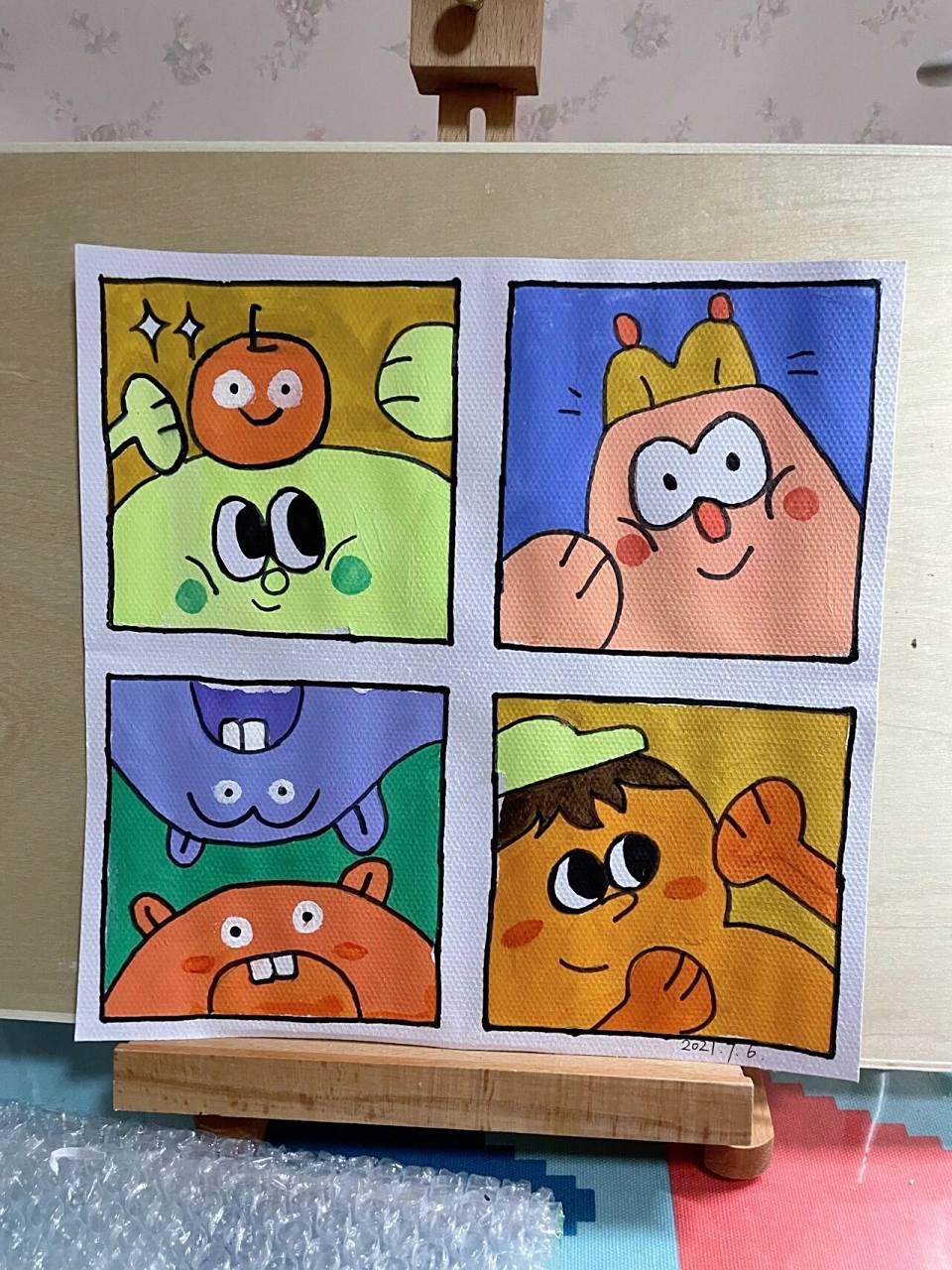 减压的小画 很久没画画了,用水粉画个简单的四宫格,颜色涂的不太均匀