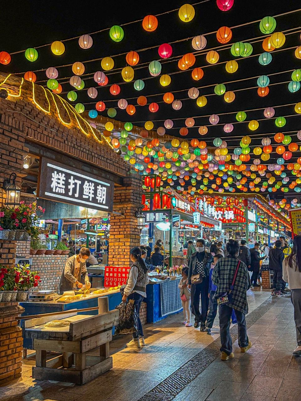 紫陶街-吃喝玩乐 距离古城10分钟 吃喝玩乐样样齐全 还有专门卖水果的