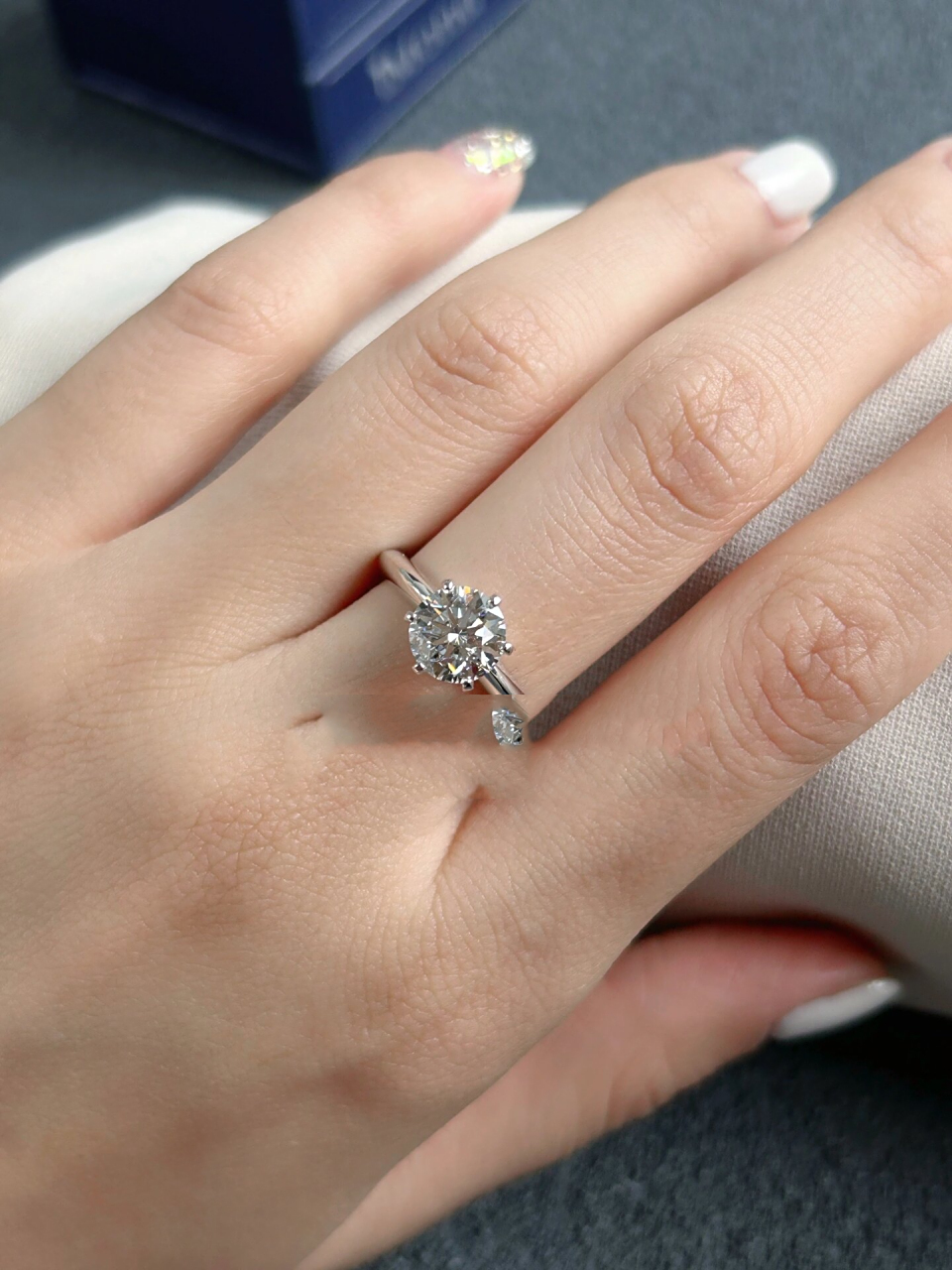 蒂芙尼setting 6爪钻戒tiffany钻戒定制 爪镶嵌的设计是蒂芙尼钻戒的
