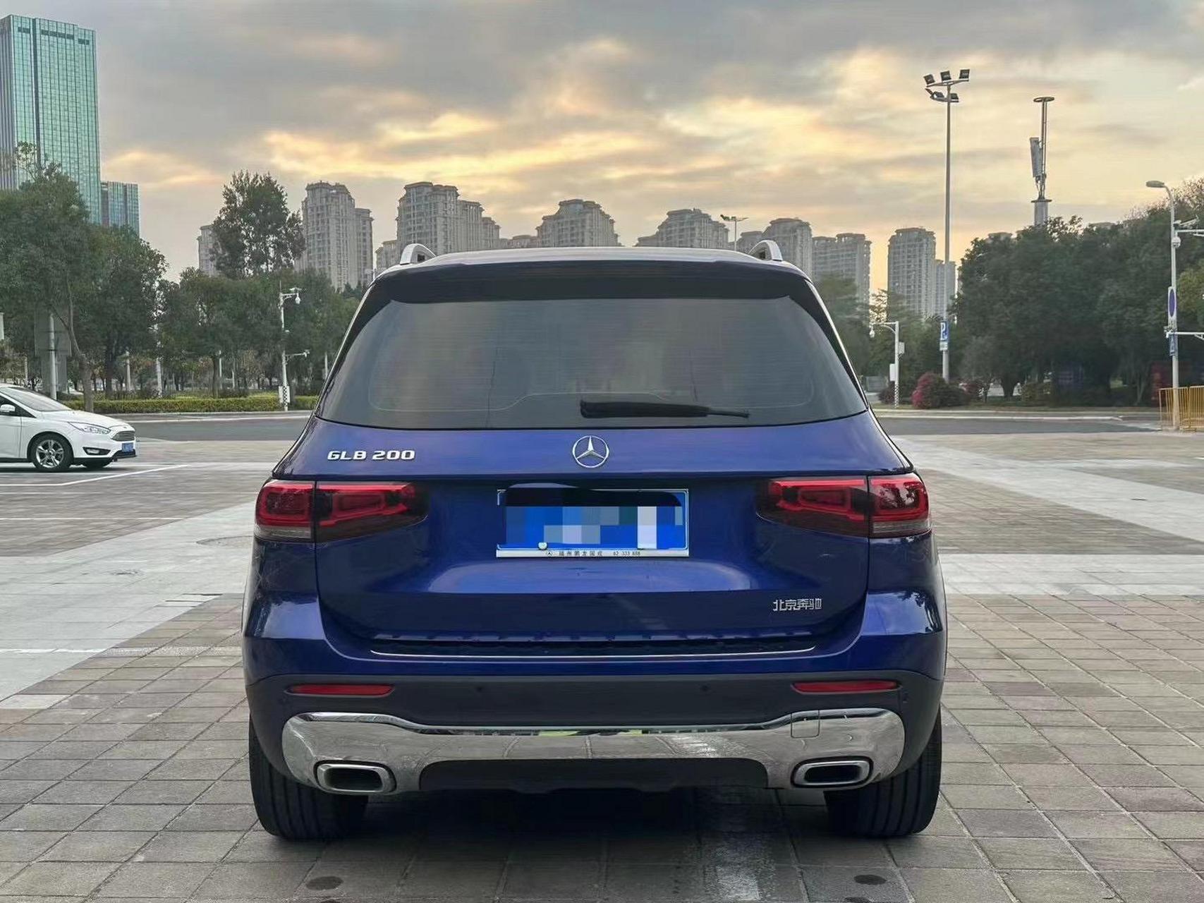 最新到店:2020款改款20年上牌的奔驰glb200时尚型(7座)天窗,无钥匙