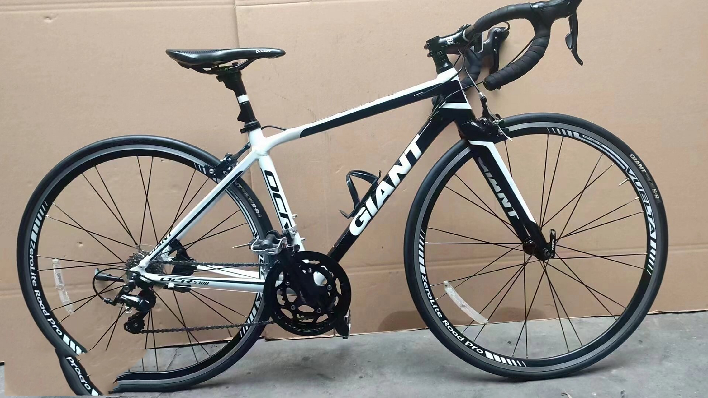 出捷安特ocr5700 3000元 捷安特ocr5700 18速c刹 xs车架700c轮组 中空