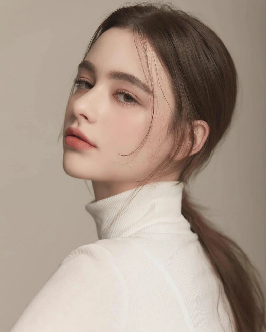 taran) dasha taran 国籍 俄罗斯 出生日期 1999年12月10日 职业 模特