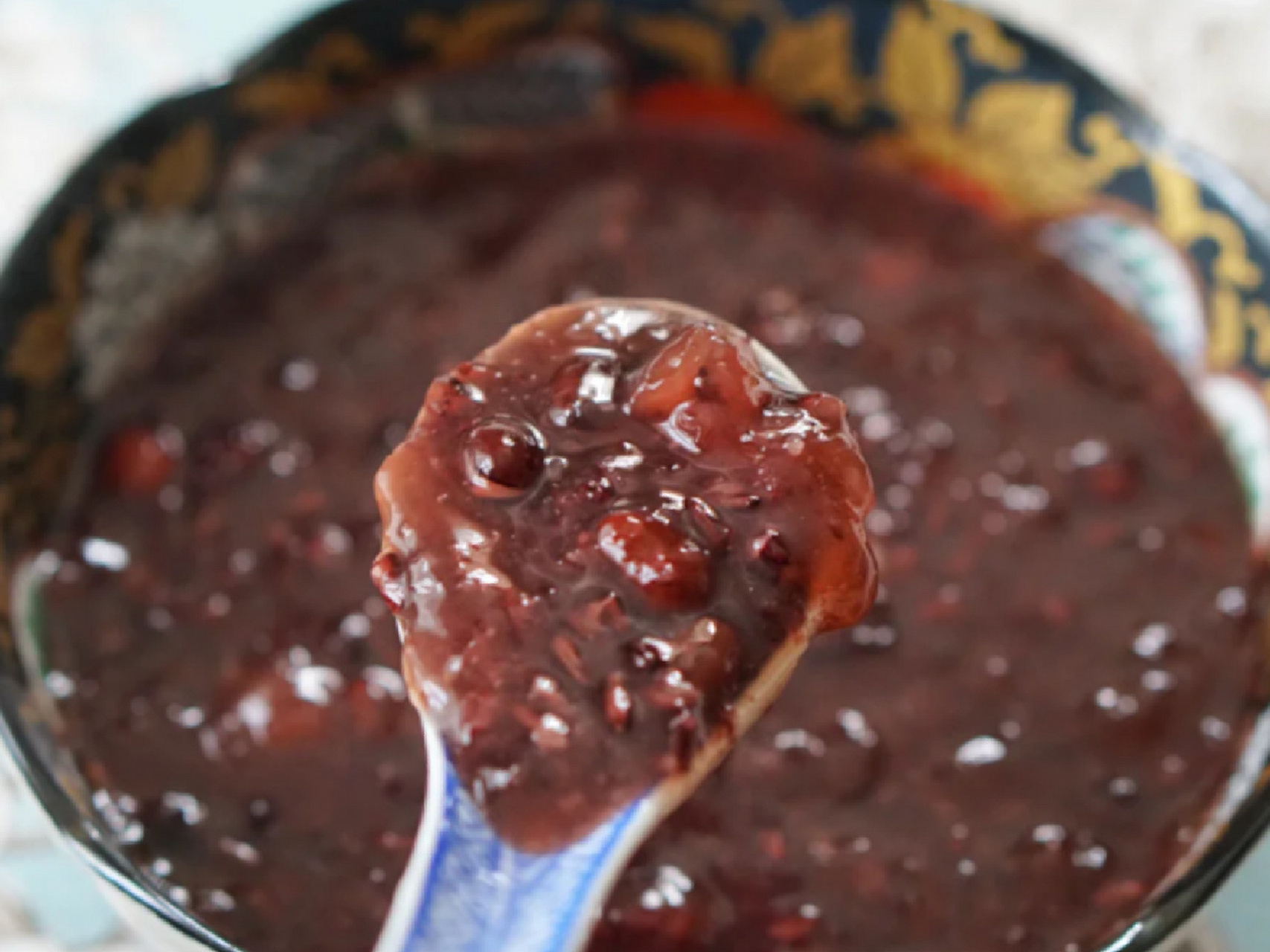 红豆山药粥,活血化淤 [微笑][微笑]食材95 红豆50g,铁棍山药2根