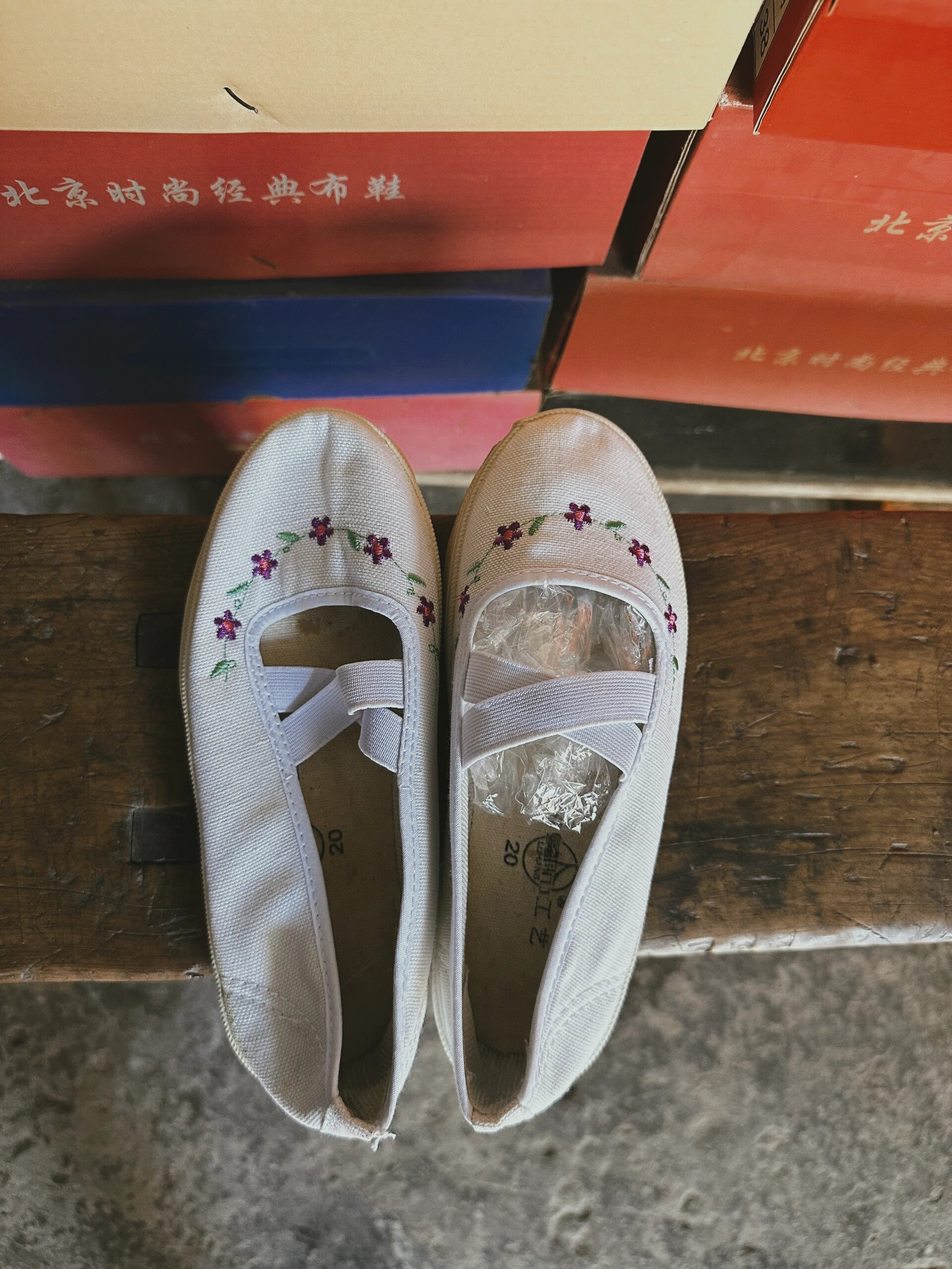 逛太平镇老街,居然看到了小时候穿的白网鞋,铺子也是小时候的样子!