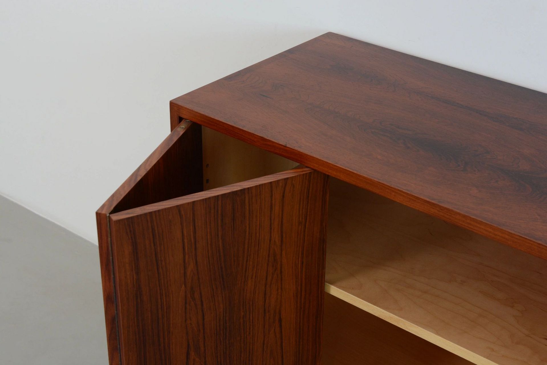 玫瑰木(巴西黑黄檀)太高级感了 中古玫瑰木(巴西黑黄檀)餐边柜 木纹