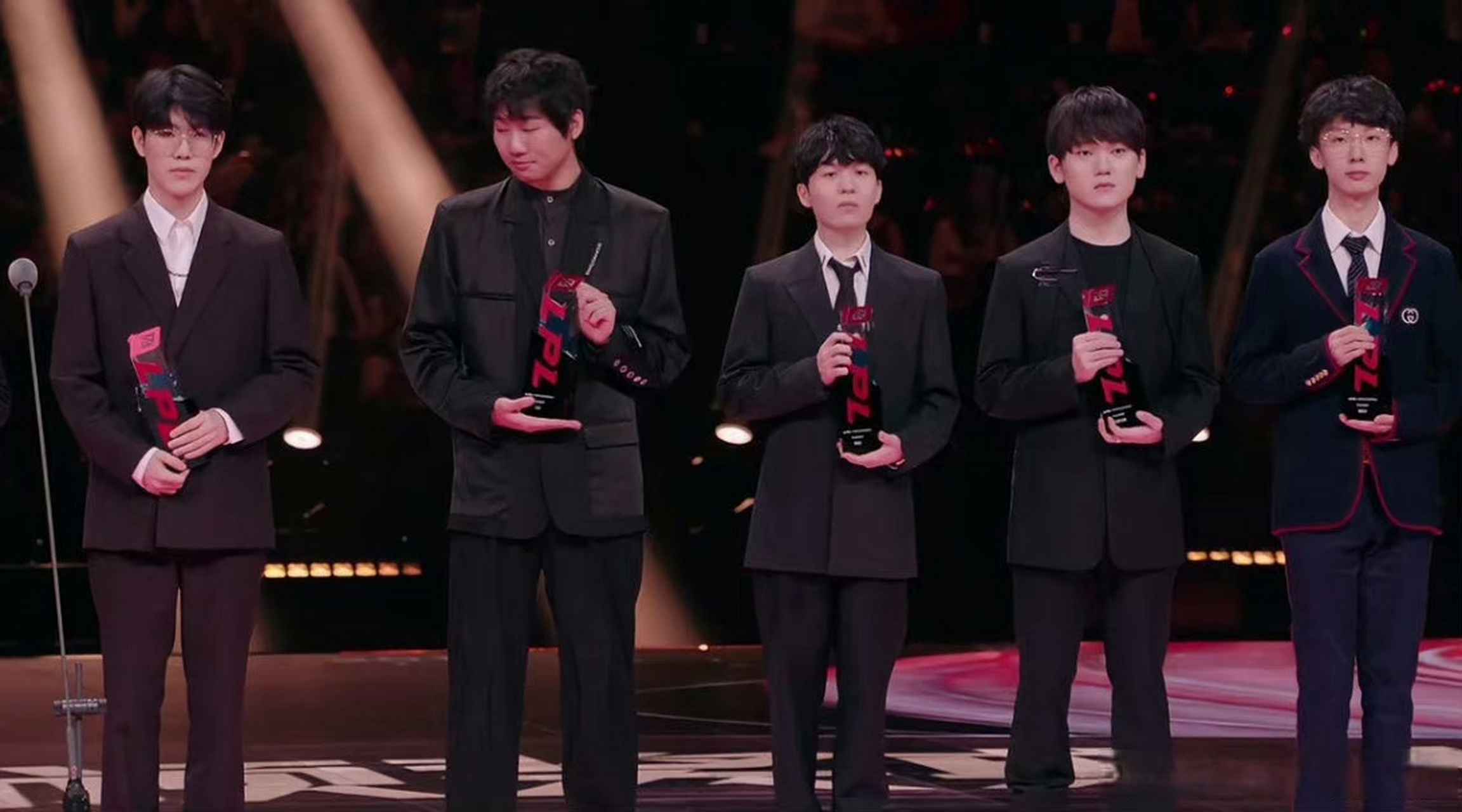 仁川人全体起立!  #18ig获lpl行业贡献奖##lpl十周年纪念颁奖典礼