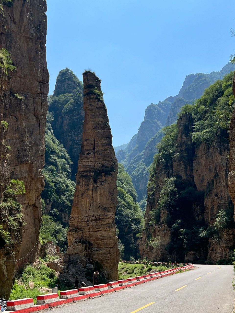 蔚县～飞狐峪～空中草原 飞狐峪:大自然鬼斧神工,山体笔直陡峭秀丽,在