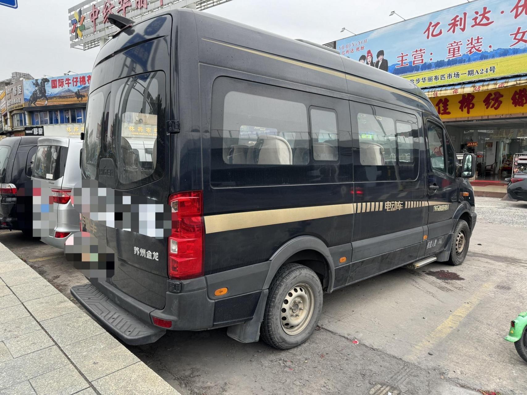 2015年金龙14座客车