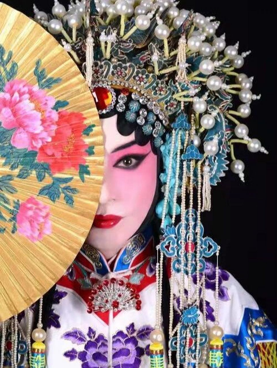 京剧花旦 70 京剧是中华民族的艺术瑰宝,以其无限的艺术魅力被称为"