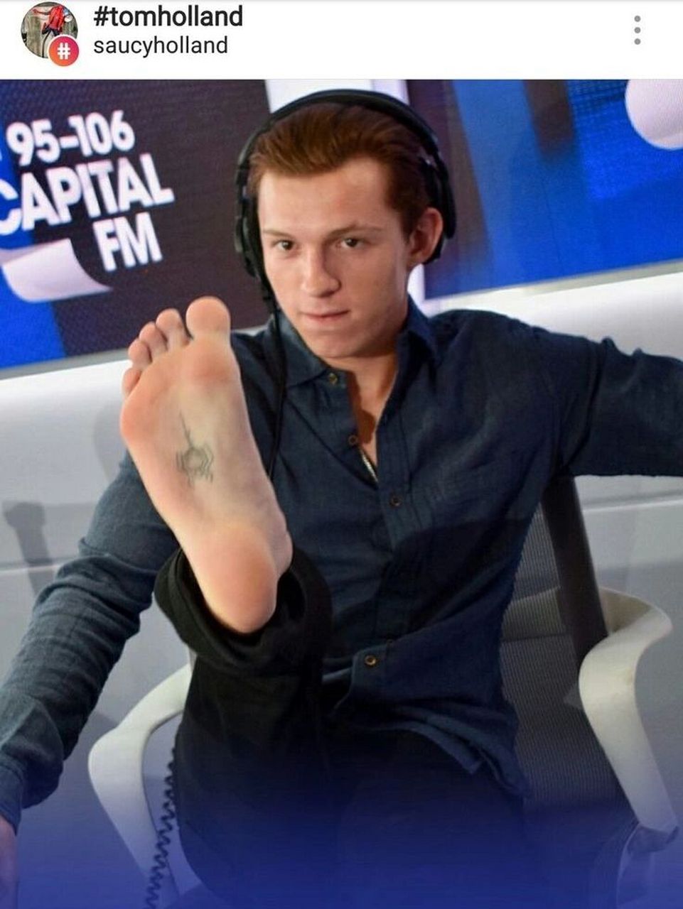 荷兰弟的脚板底蜘蛛纹身 很多歪果仁都喜欢纹身,荷兰弟也不例外,但疼