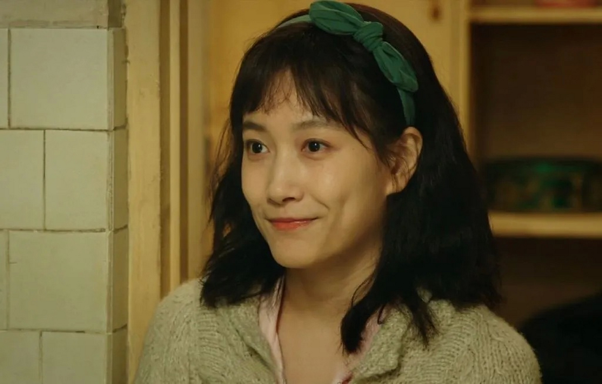 啜妮在《尘封十三载》这部剧中,演陈晓的妻子.