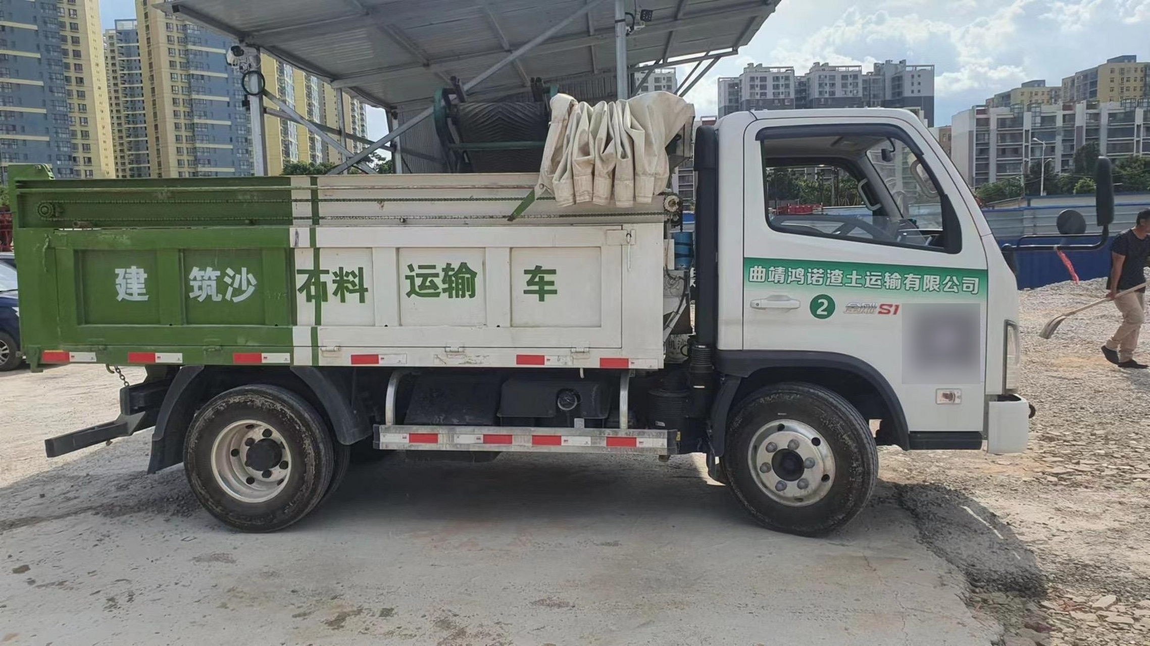 蓝牌4米2小渣土车,不到一年,行驶2万公里