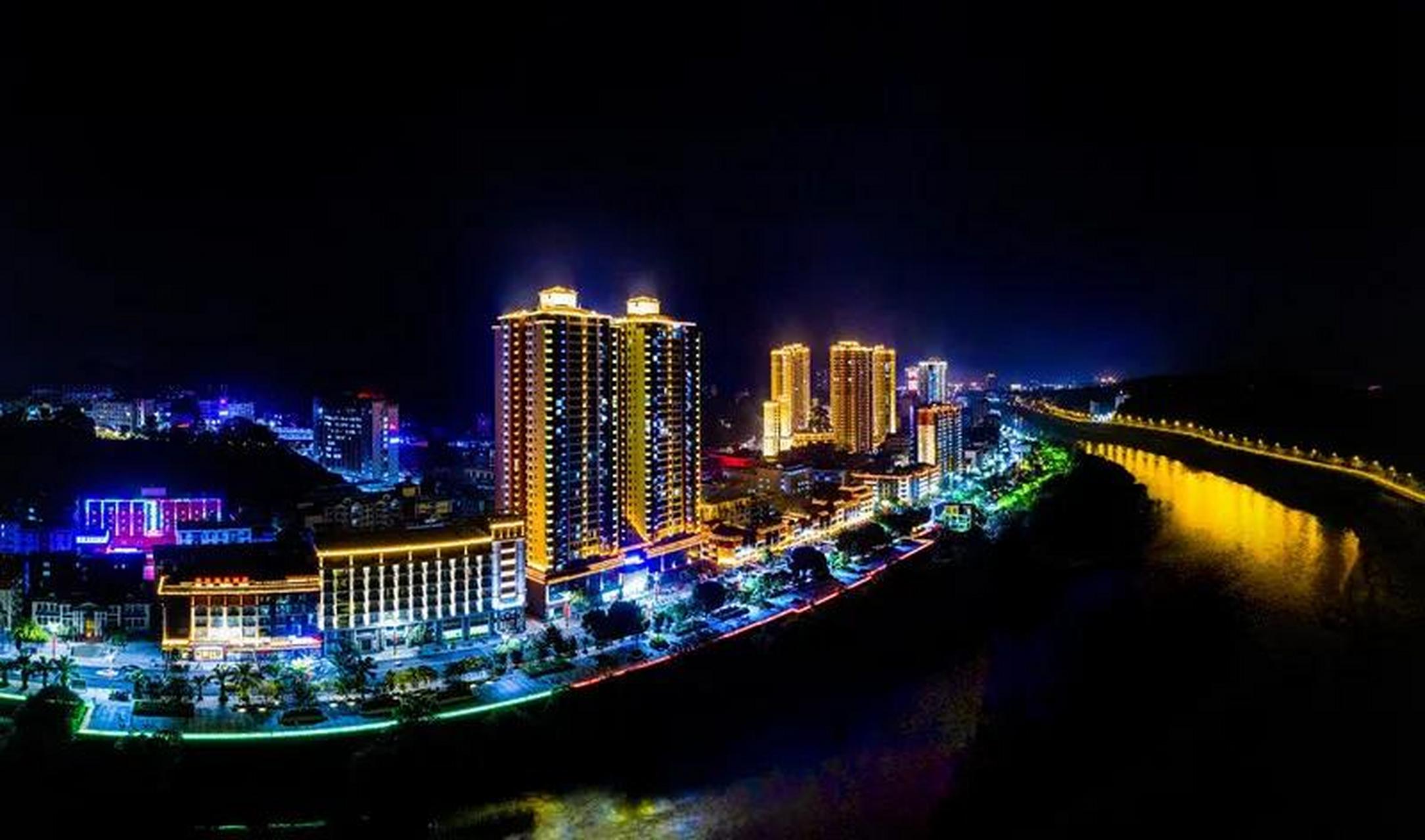 云南红河河口,夜景美如画.