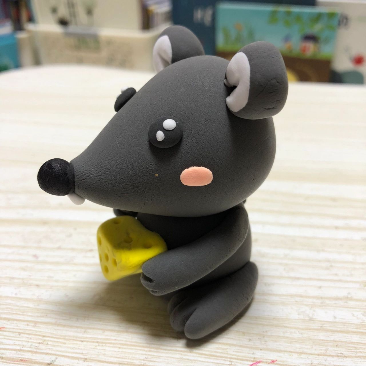 超轻粘土 #粘土  在上学的,稍加改良之小老鼠,超轻粘土,没什么味道