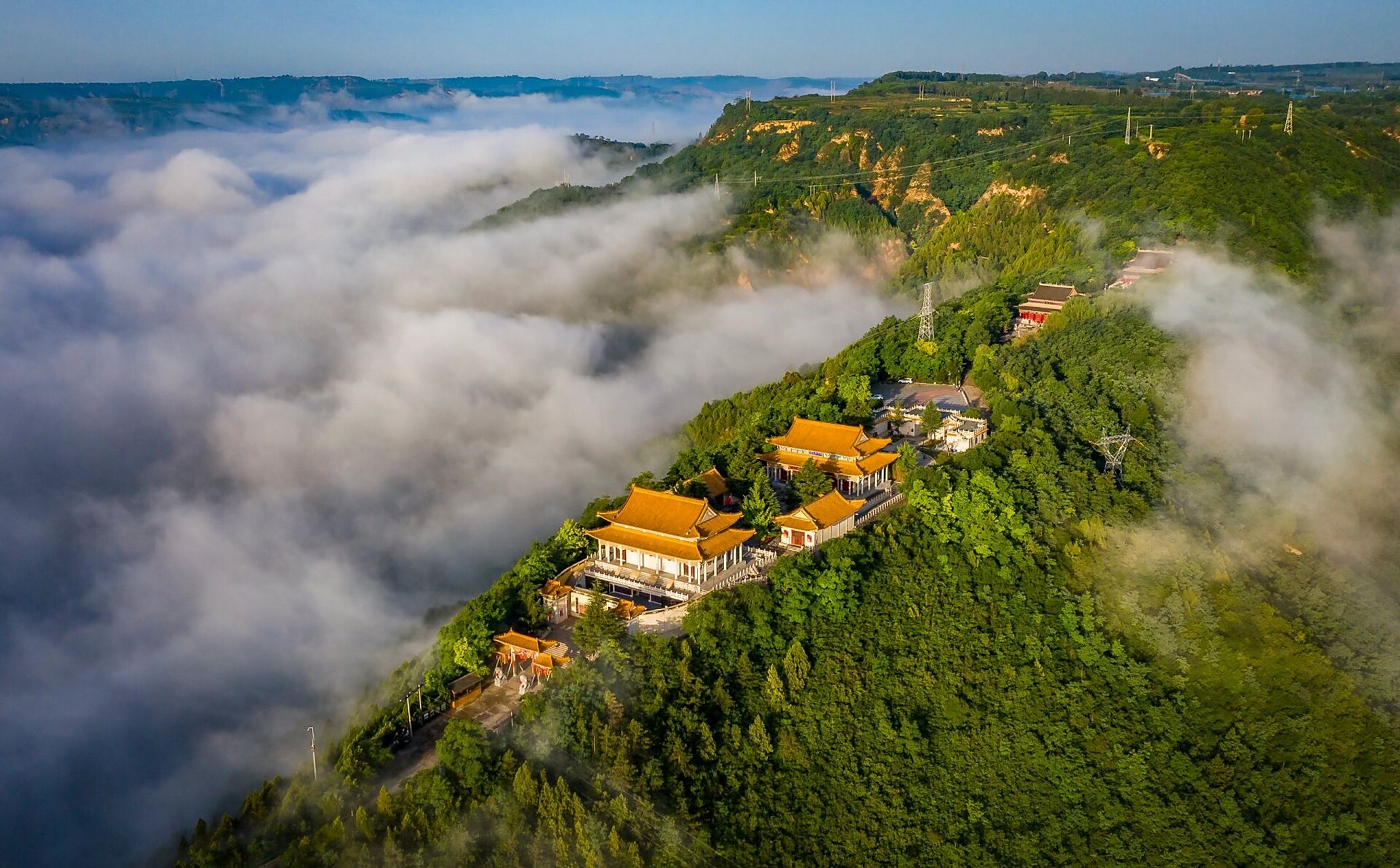 故乡的原风景:西王母宫山 西王母宫位于中国丝绸古道甘肃泾川县城以西
