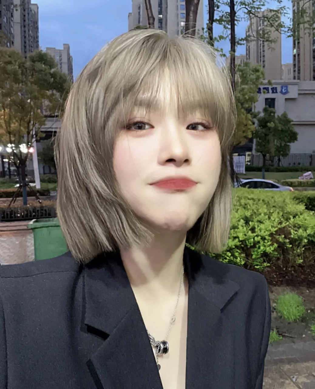 今年夏日必冲奶茶灰棕|一刀切短发 今年夏日必冲奶茶灰棕|一刀切短发