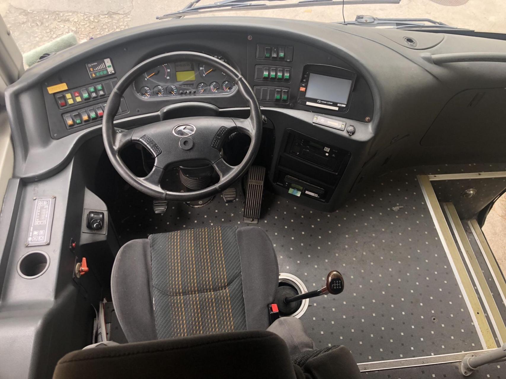 金龙牌大型客车,使用性质-非营运 16年45座柴油mt6档变速箱后置后驱6.