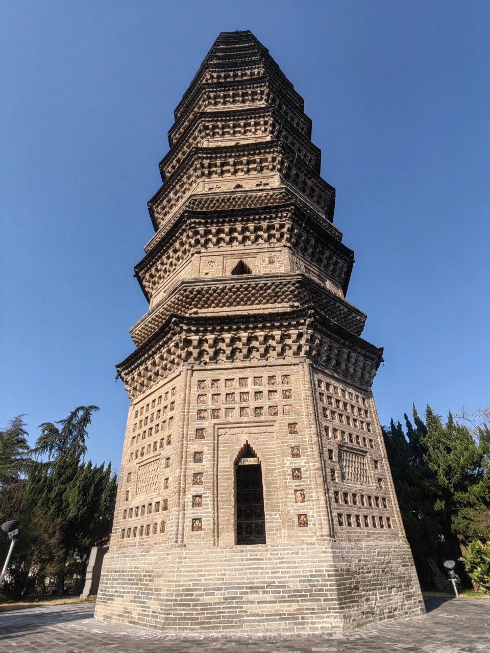 瞅一眼 初春蒙城万佛塔 2023年3月回老家蒙城,突然想去看万佛塔.