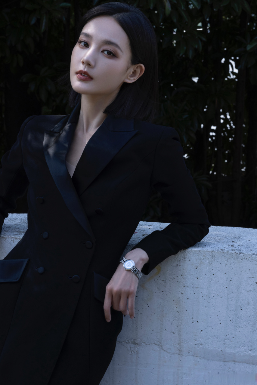 李一桐 gq灵感派对造型是能够直接惊艳全场的程度,今天是李·女特工