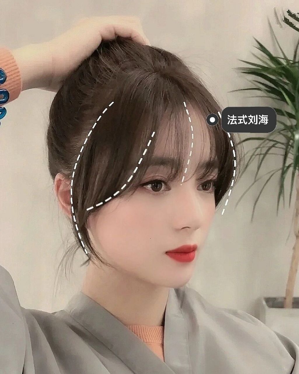 八字刘海vs法式刘海两款修饰脸型的刘海 八字刘海:很好的修饰脸型两遍