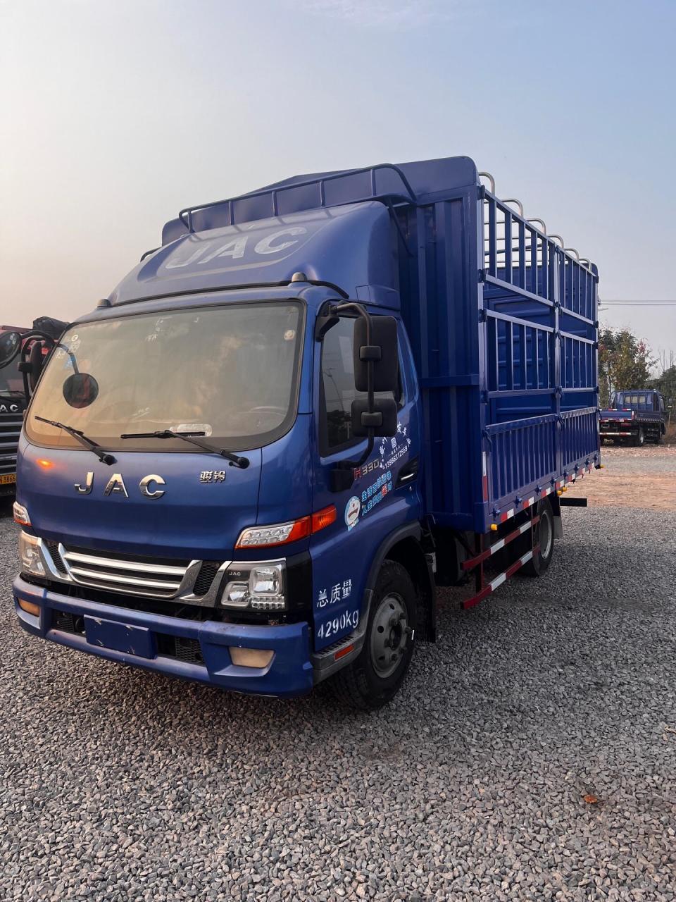 宽体4.2米蓝牌高栏.17年国五排放4.2米蓝牌高栏,云内德威156动力,2.