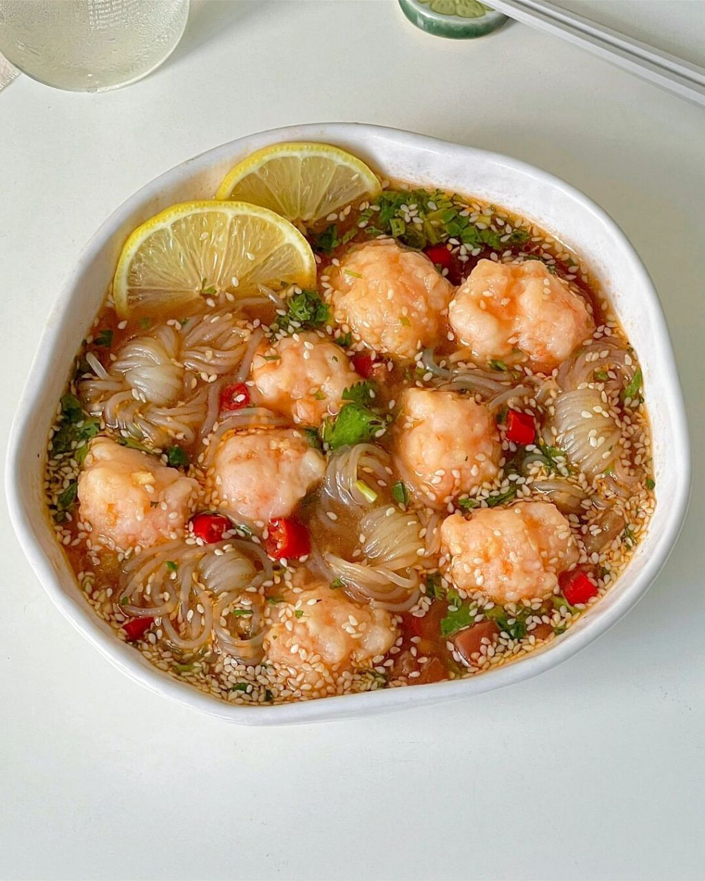 天气越来越热了77,来吃一个简单快手的酸辣柠檬虾滑08!