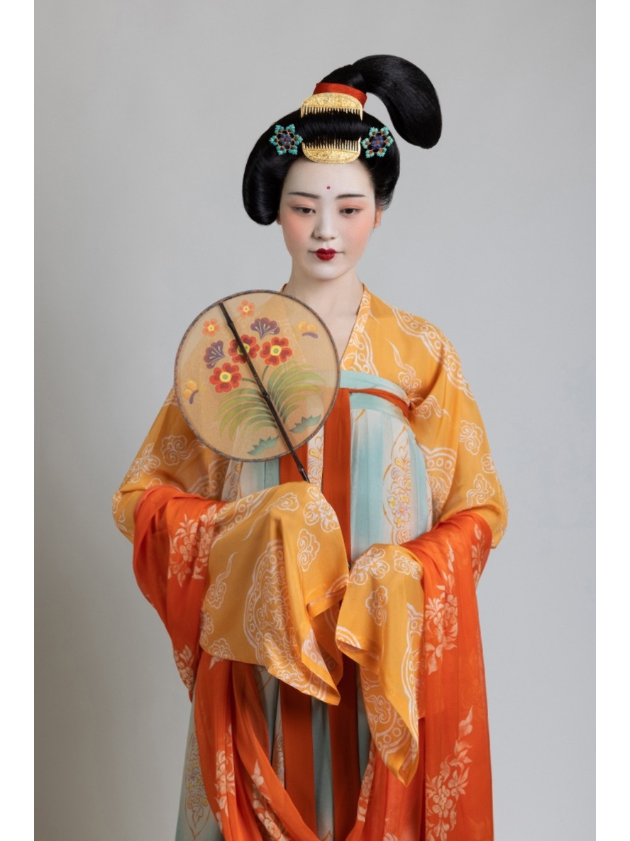 《宫乐图》仕女装束,唐代三白妆堕马髻