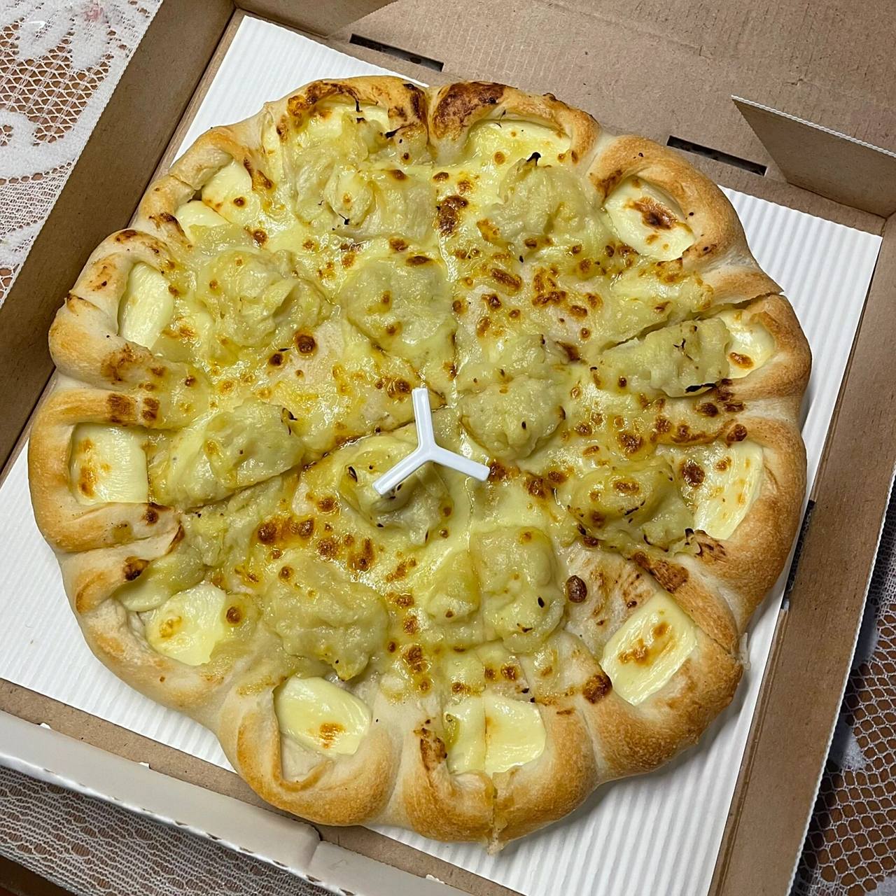 99金枕榴莲多多多多披萨77芝心卷边 	 芝心卷边跟以前的口感口味