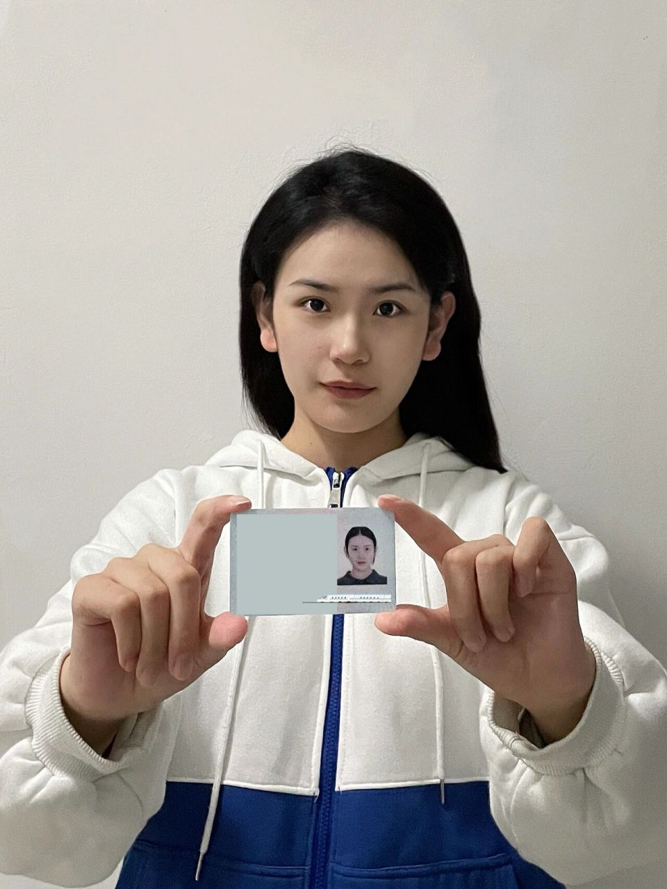 考研手持身份证照片 十分钟速成照!