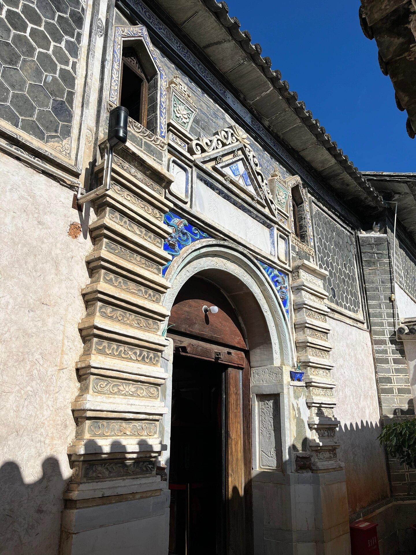 喜洲白族民居|严家院 位于大理喜洲镇,这里保存有最多最好的白族民居