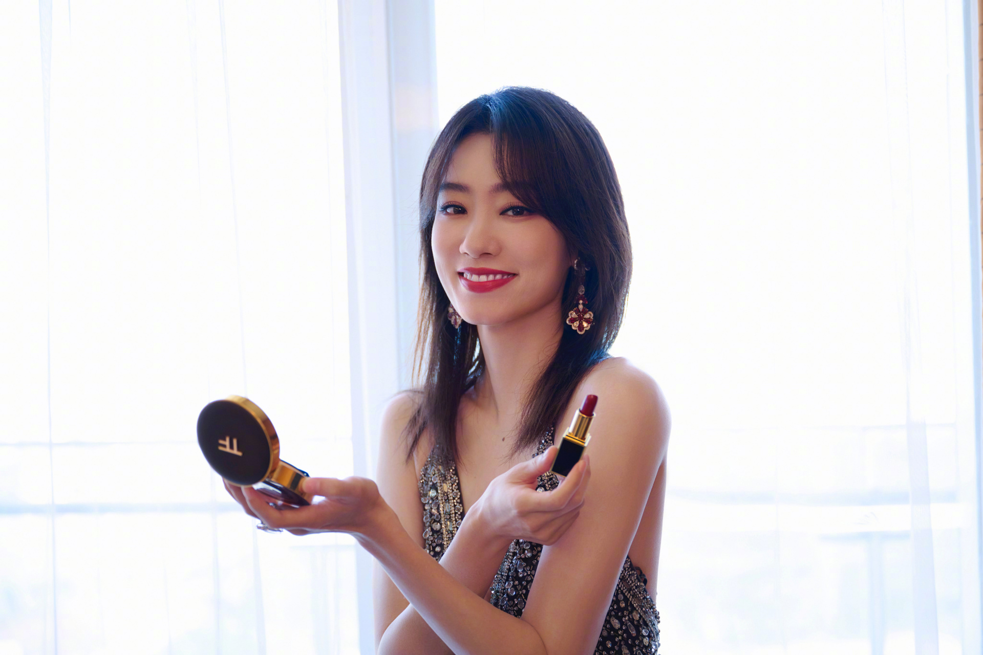 张小斐 黑夜里闪耀的钻石 @张小斐金鸡口红色号 @张小斐 作为本 