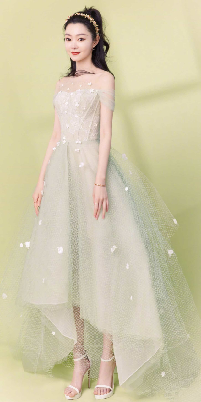 宋轶轻盈纱裙柔美写真壁纸