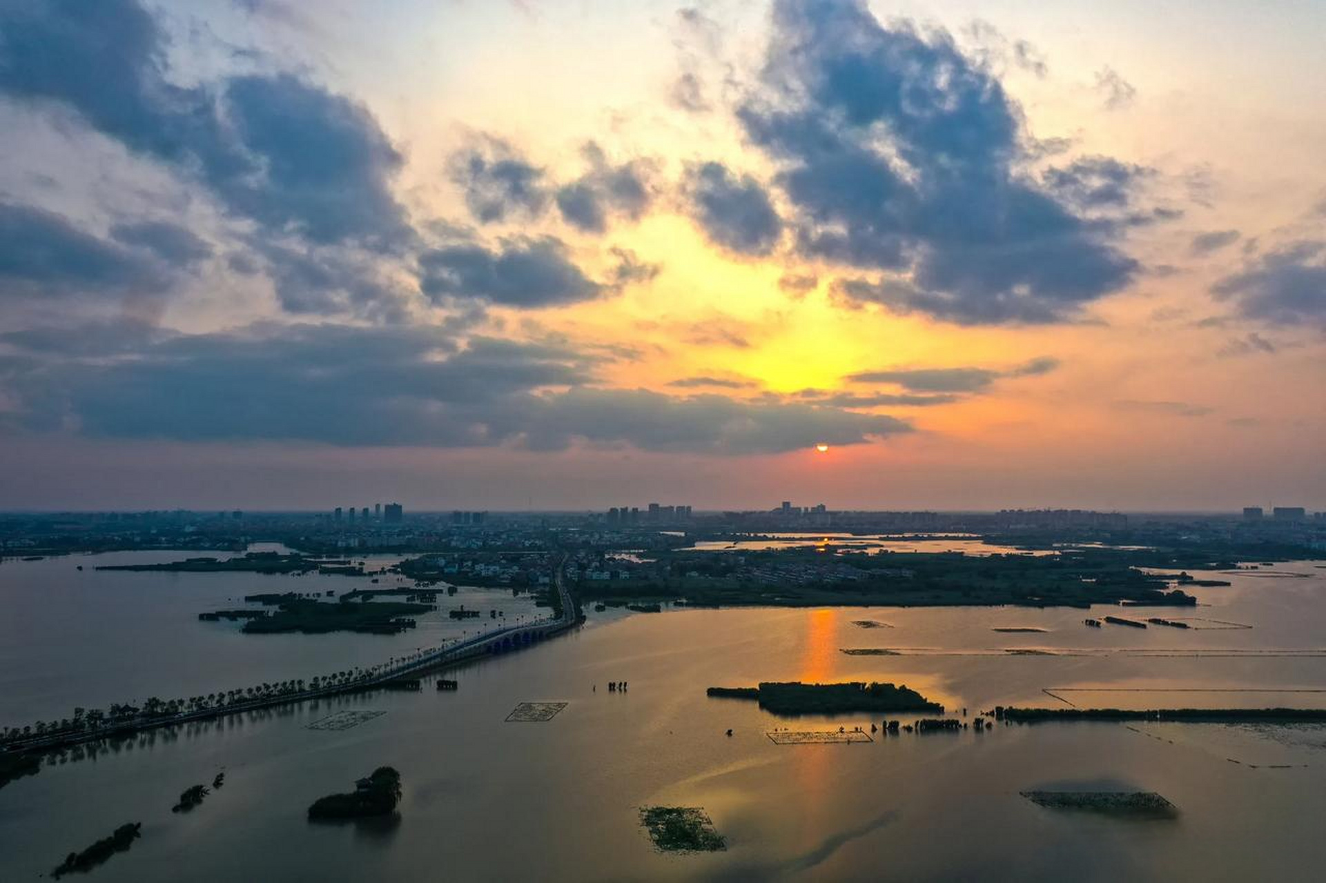 河南周口淮阳区龙湖湿地落日美景
