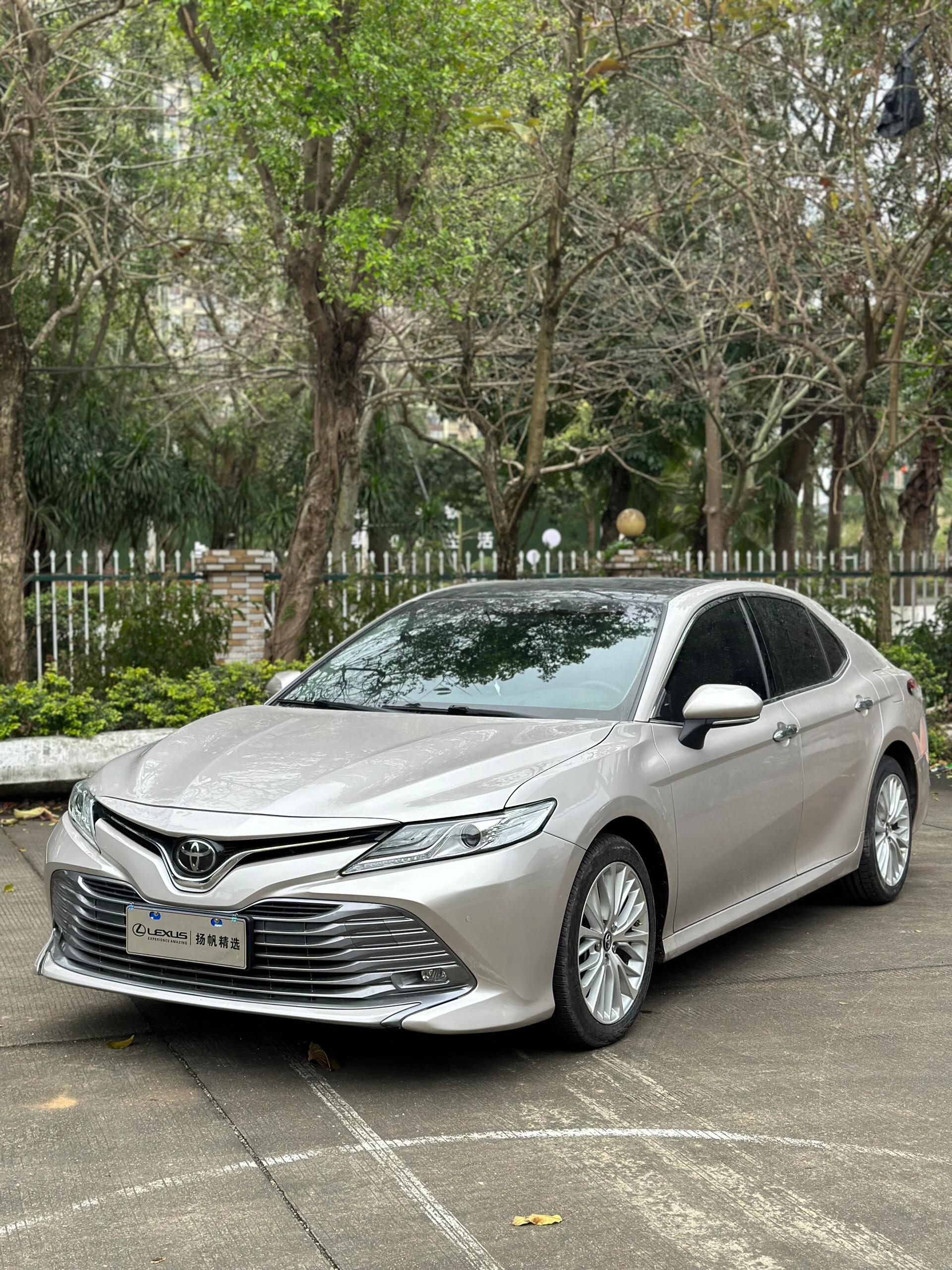 丰田凯美瑞2.5g豪华版～ 太帅了