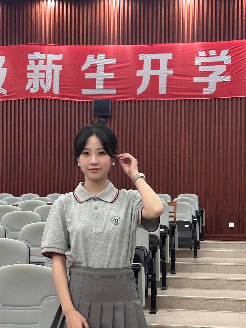 宁大研究生开学plog 今年的校服真的很像空调维修人员捏