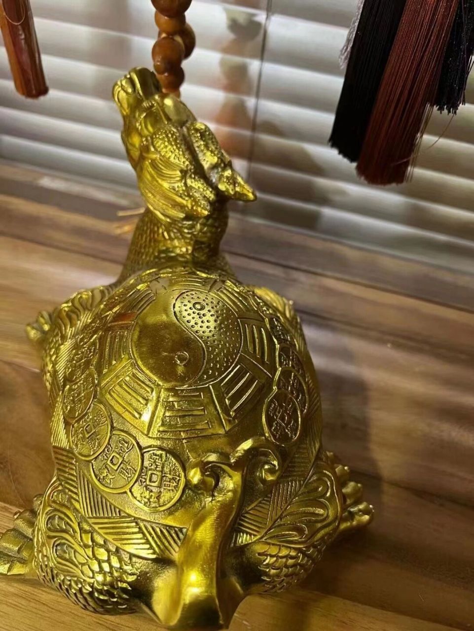龙龟的摆放 龙龟有与天地同寿的寓意 ,在家中放置一定要在接触地面的