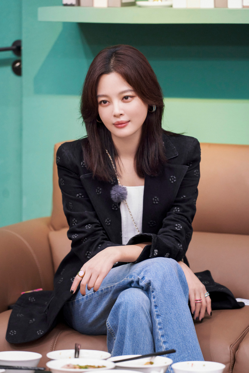 辛芷蕾#02暖洋洋的冬日午后,刚刚好的阳光,与三姐辛芷蕾02一起追