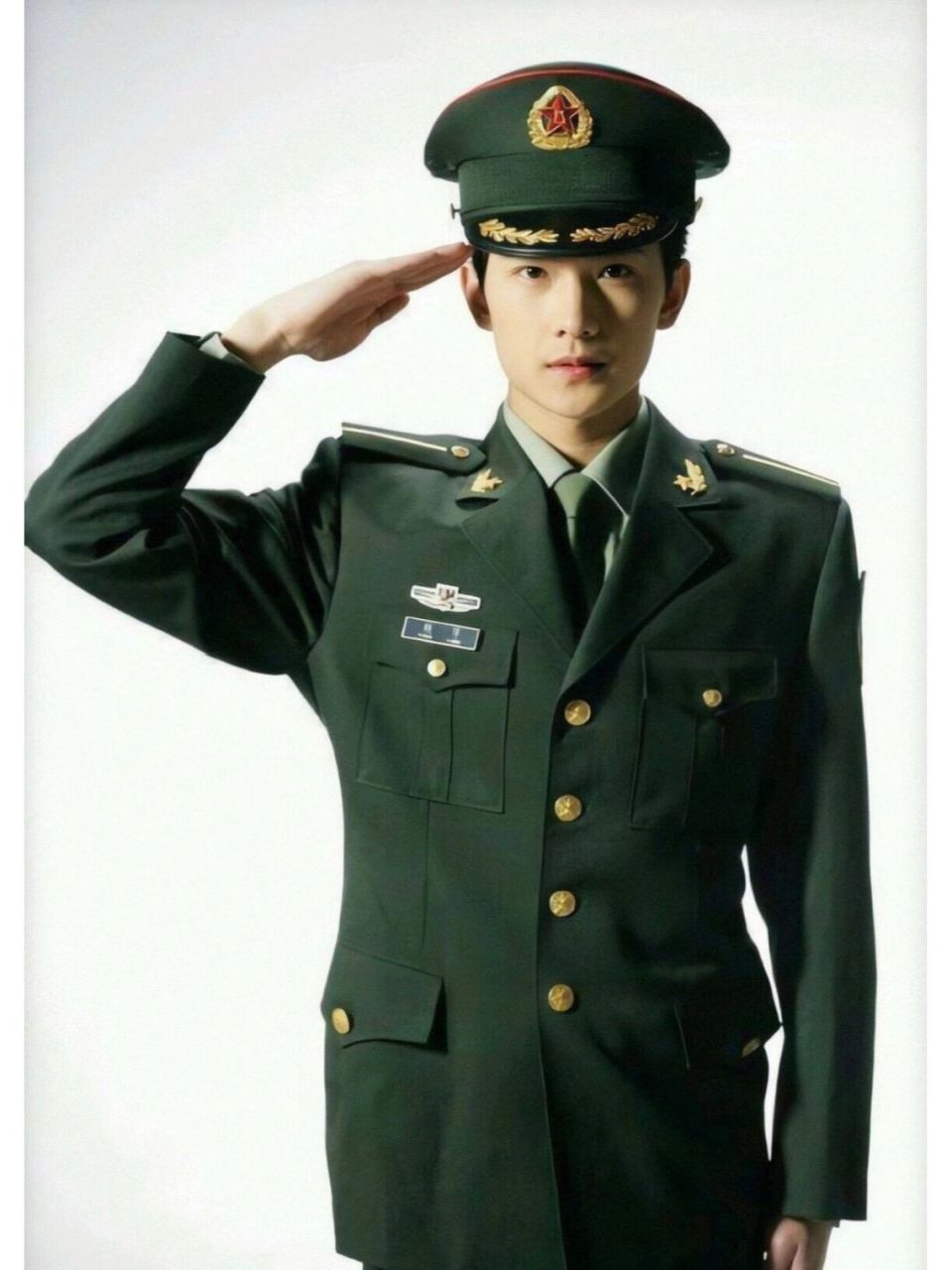 杨洋军装敬礼合集 在八一这个特殊的日子,用杨洋敬礼合集,致敬中国