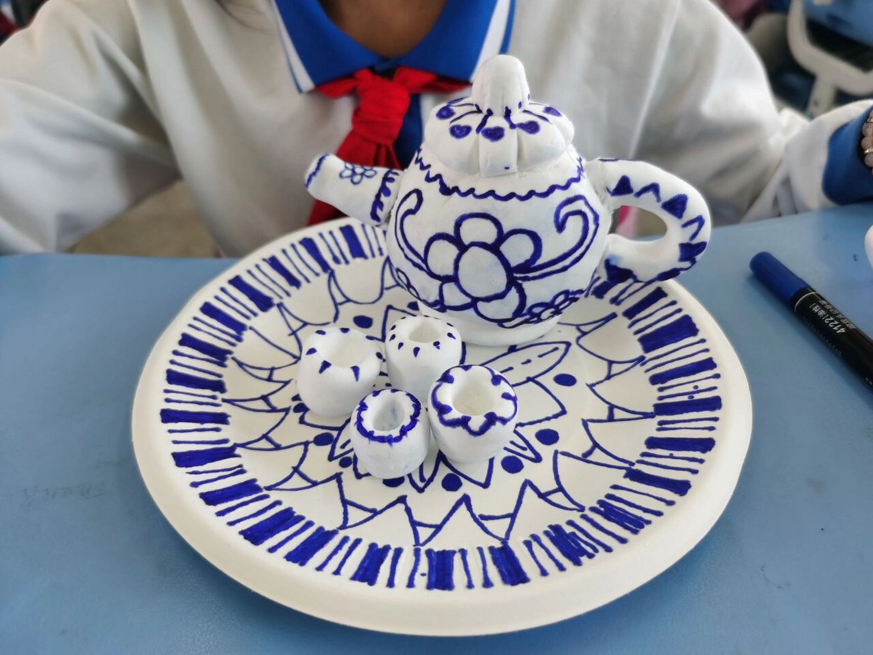 青花茶壶,超轻粘土茶具,儿童画展青花系列 二年级的孩子们用超轻粘土