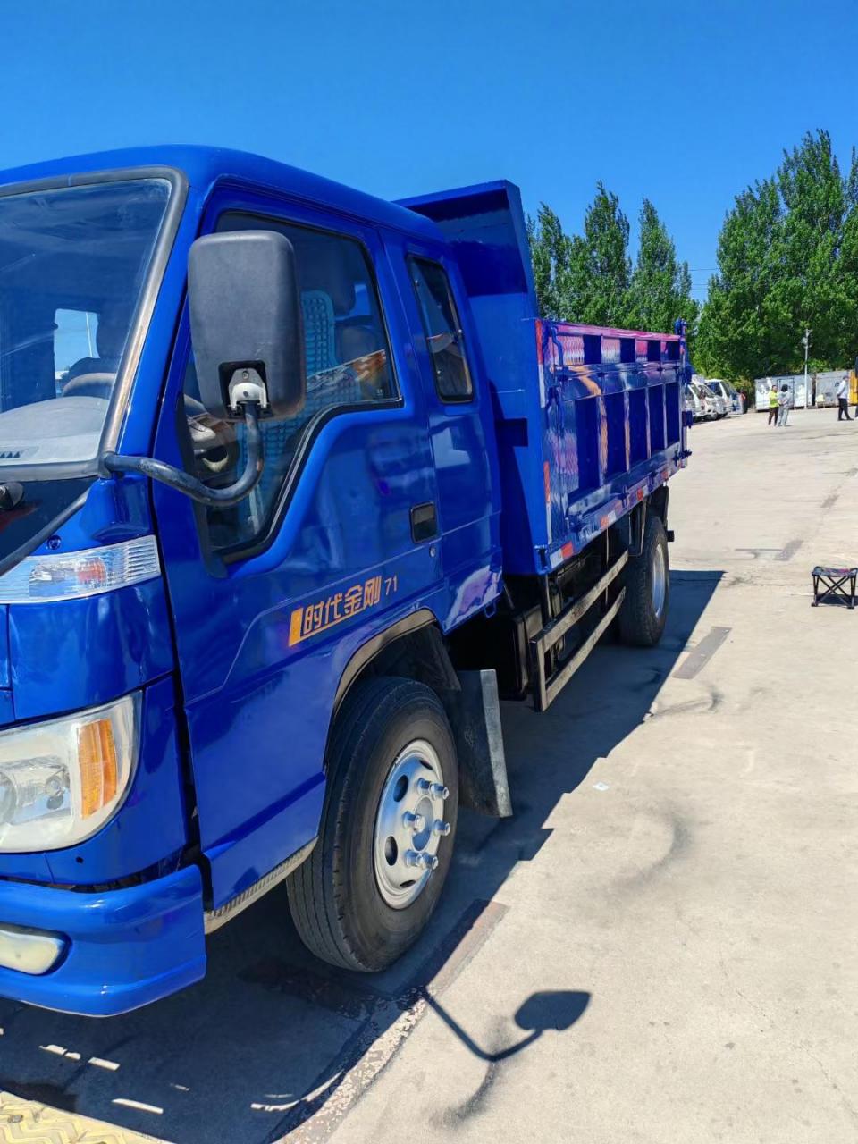 2015年时代金刚自卸车,490发动机,断气刹助力,高低速,750-16轮胎,厢长