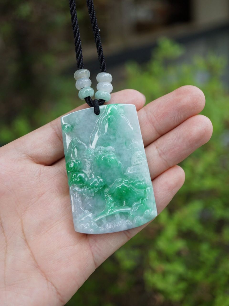 男士女士都适合佩戴的翡翠山水牌 翡翠山水牌男女都可以佩戴 1.