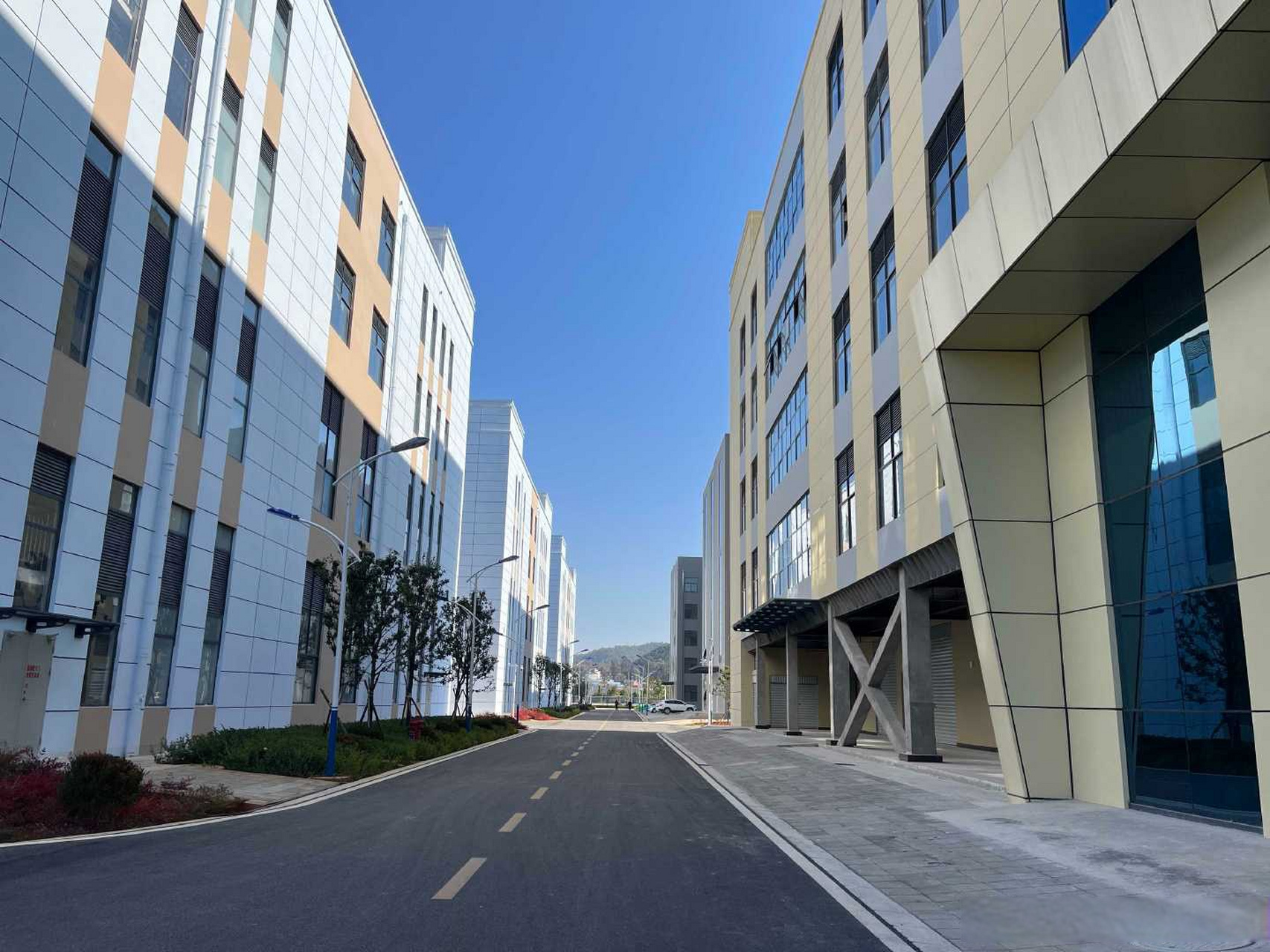 晋宁工业园区乌龙基地标准化厂房投入运营】近日,记者从相关部门获悉