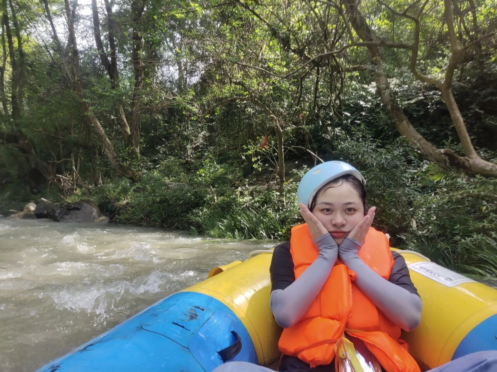 夏天漂流yyds 夏天漂流yyds 仰天峡漂流 奉新仰天峡漂流位于江西省